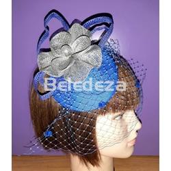 TOCADO BASE AZULÓN CON FLOR EN PLATA - Imagen 1