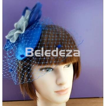 TOCADO BASE AZULÓN CON FLOR EN PLATA - Imagen 2