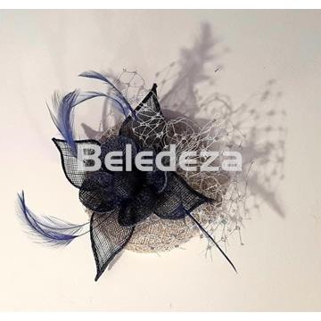 TOCADO BASE BEIGE CON FLOR AZUL OSCURO - Imagen 2