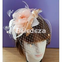 TOCADO CON FLOR Y PLUMAS EN TONOS MELOCOTÓN - Imagen 2